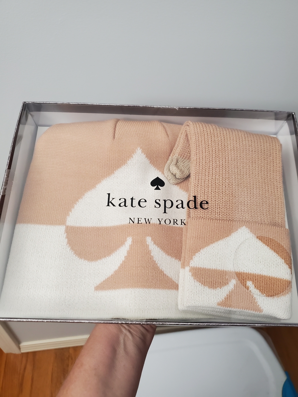 Kate Spade New York Light Fawn And Cream Spade Knit Set. NIB